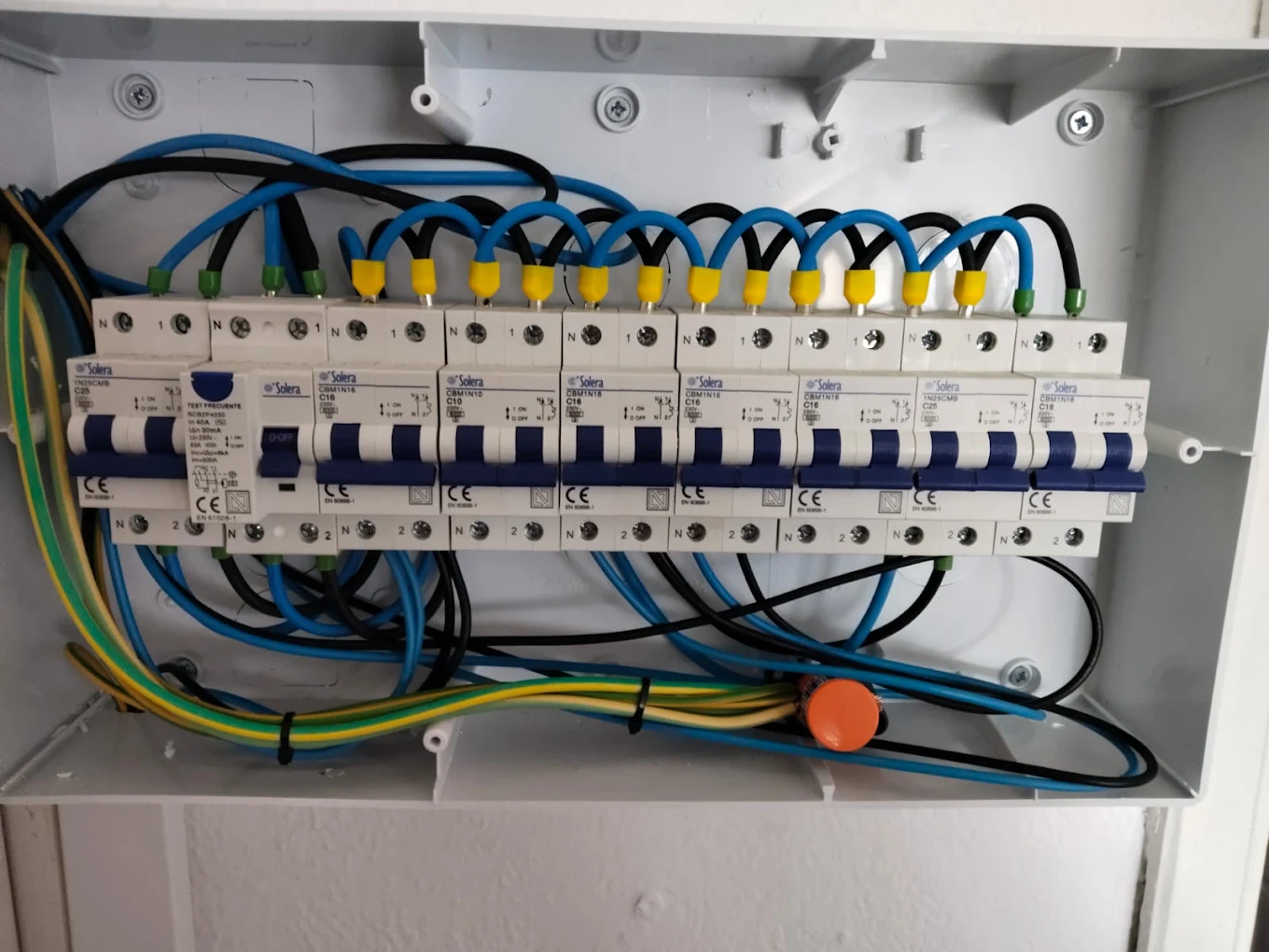 Cuadro eléctrico cableado y protegido con diferenciales y magnetotérmicos Solera